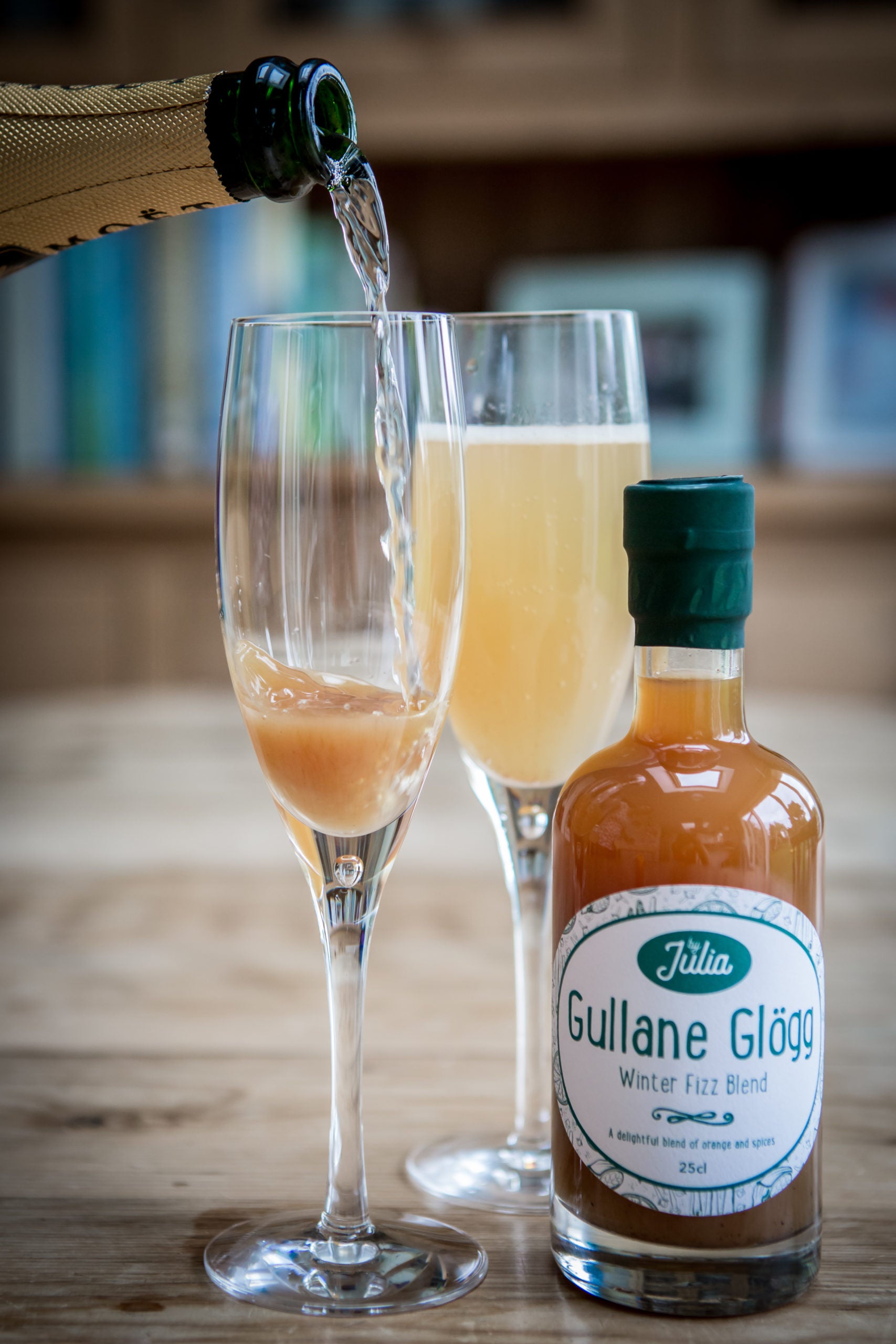 Gullane Glögg Winter Fizz Blend , two glasses and champagne being poured into glass