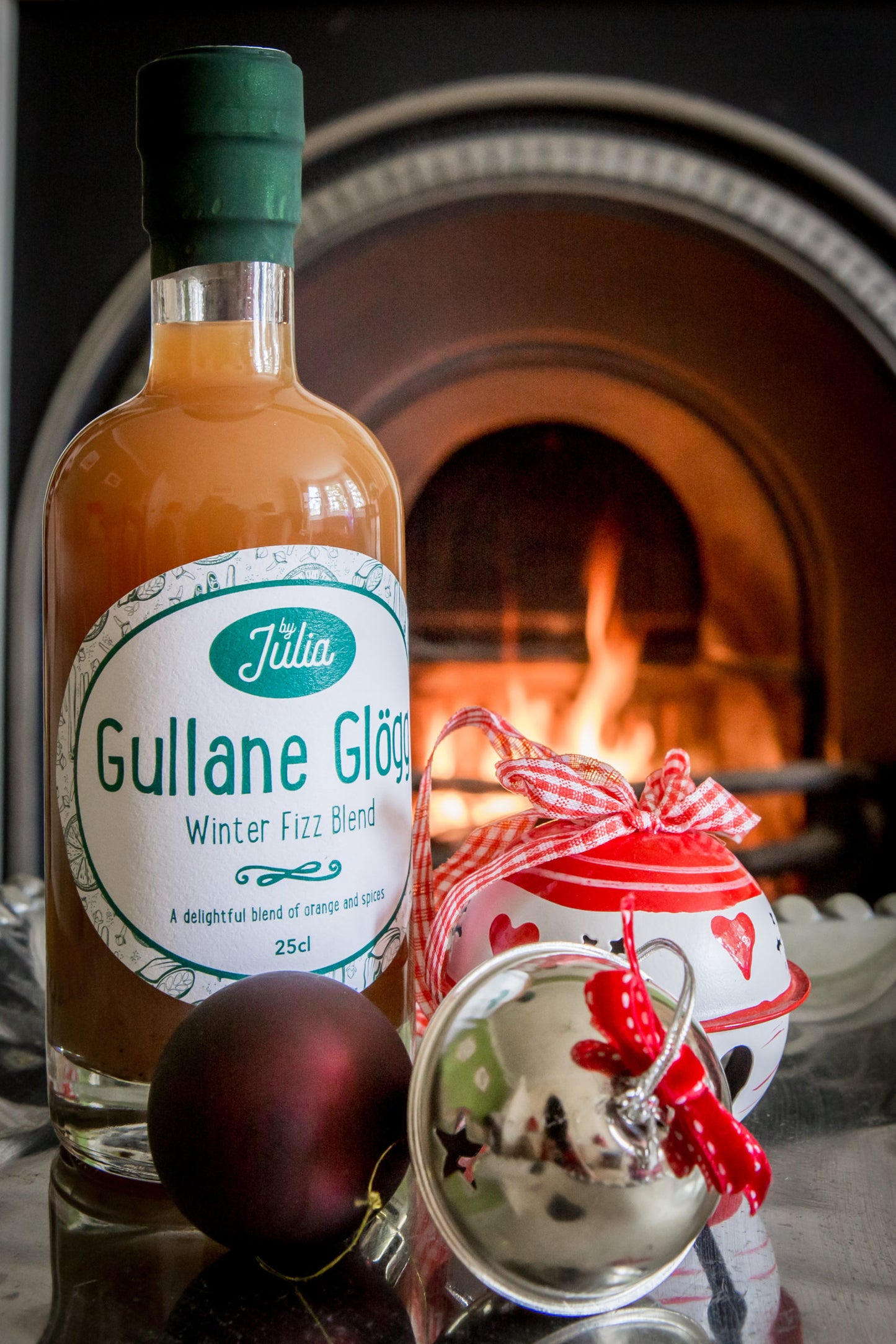 Gullane Glögg Winter Fizz Blend in front of fire